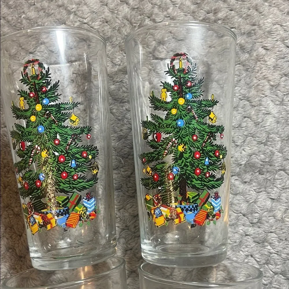 Set of 4 vintage Christmas Tree Glasses